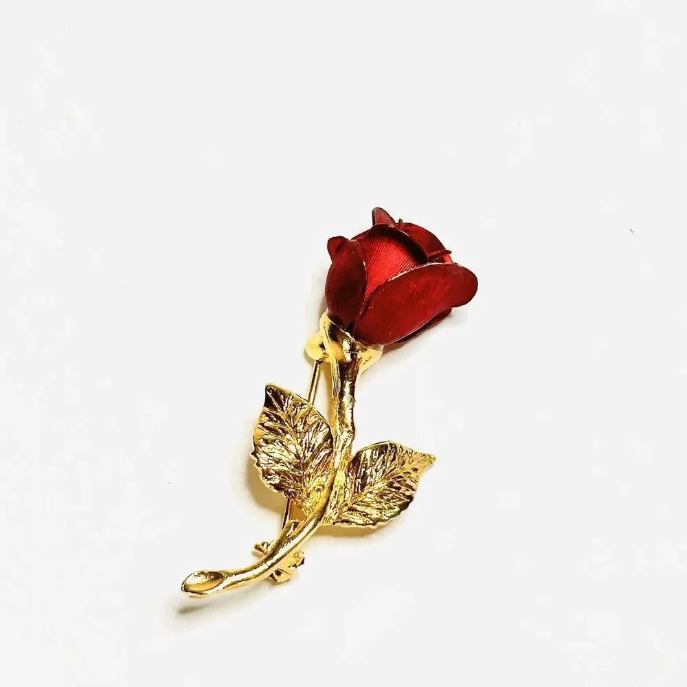 Vintage Giovanni Single Red Rose Flower Brooch Pin Gold Tone Boutonniere Lapel